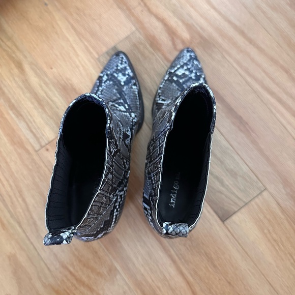 Indigo Rd. Adore Booties - Picture 4 of 4